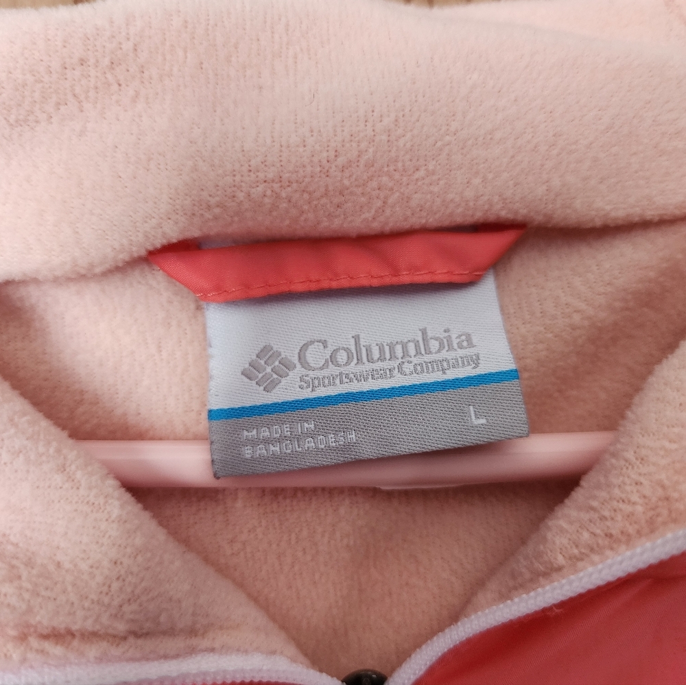 Large Columbia Women's Jacket - Picture 3 of 3